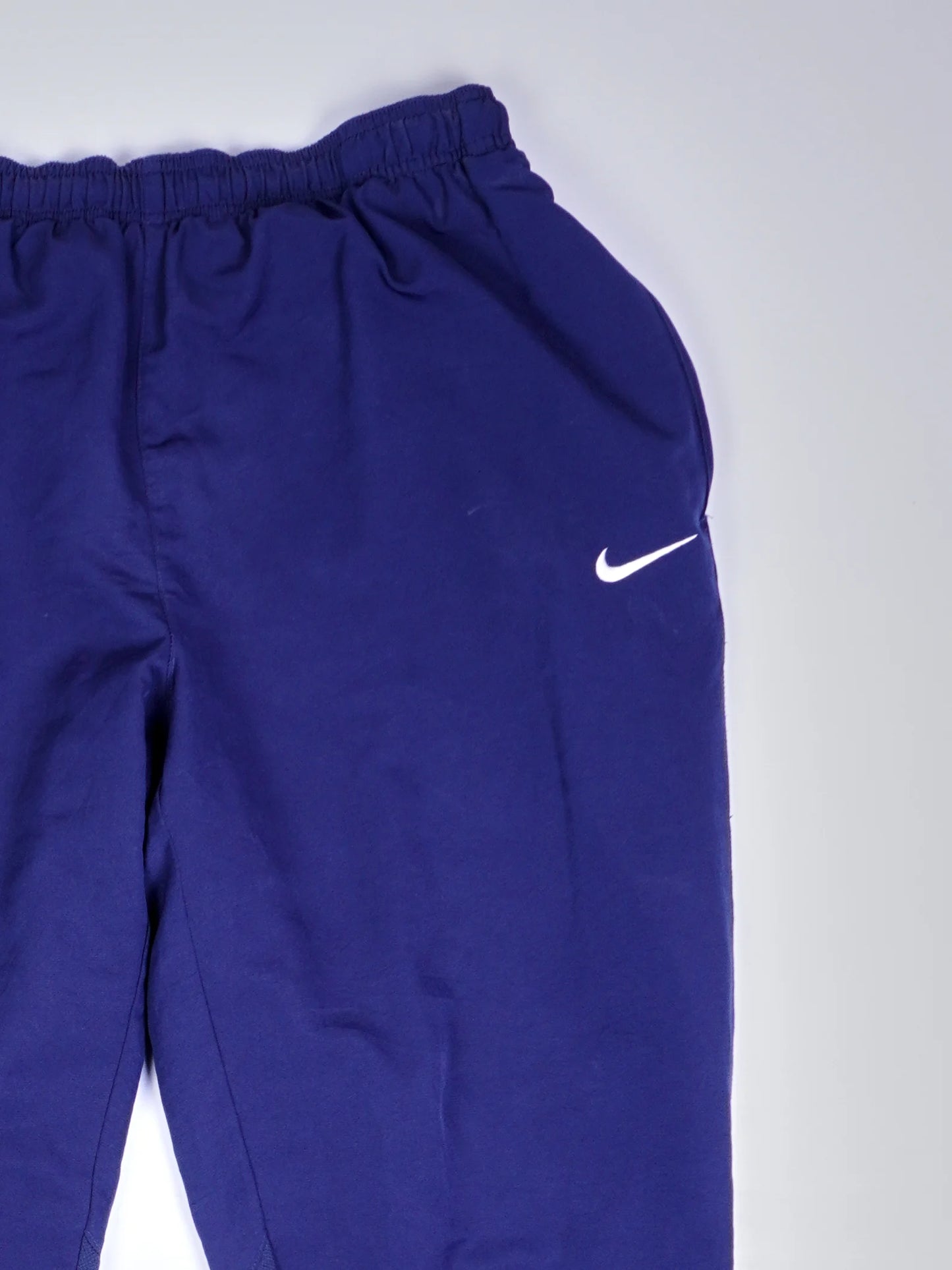 Nike (L)
