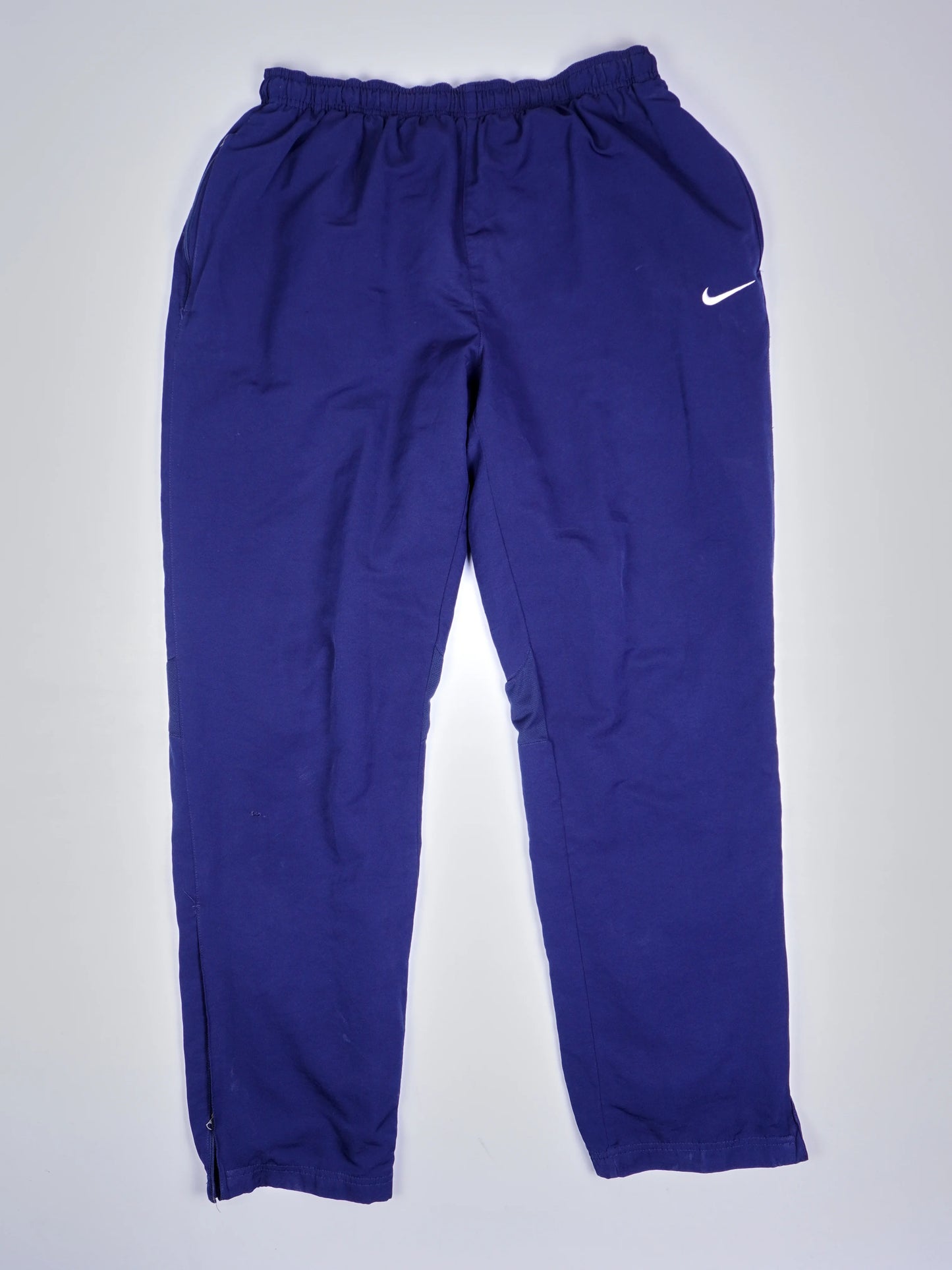 Nike (L)