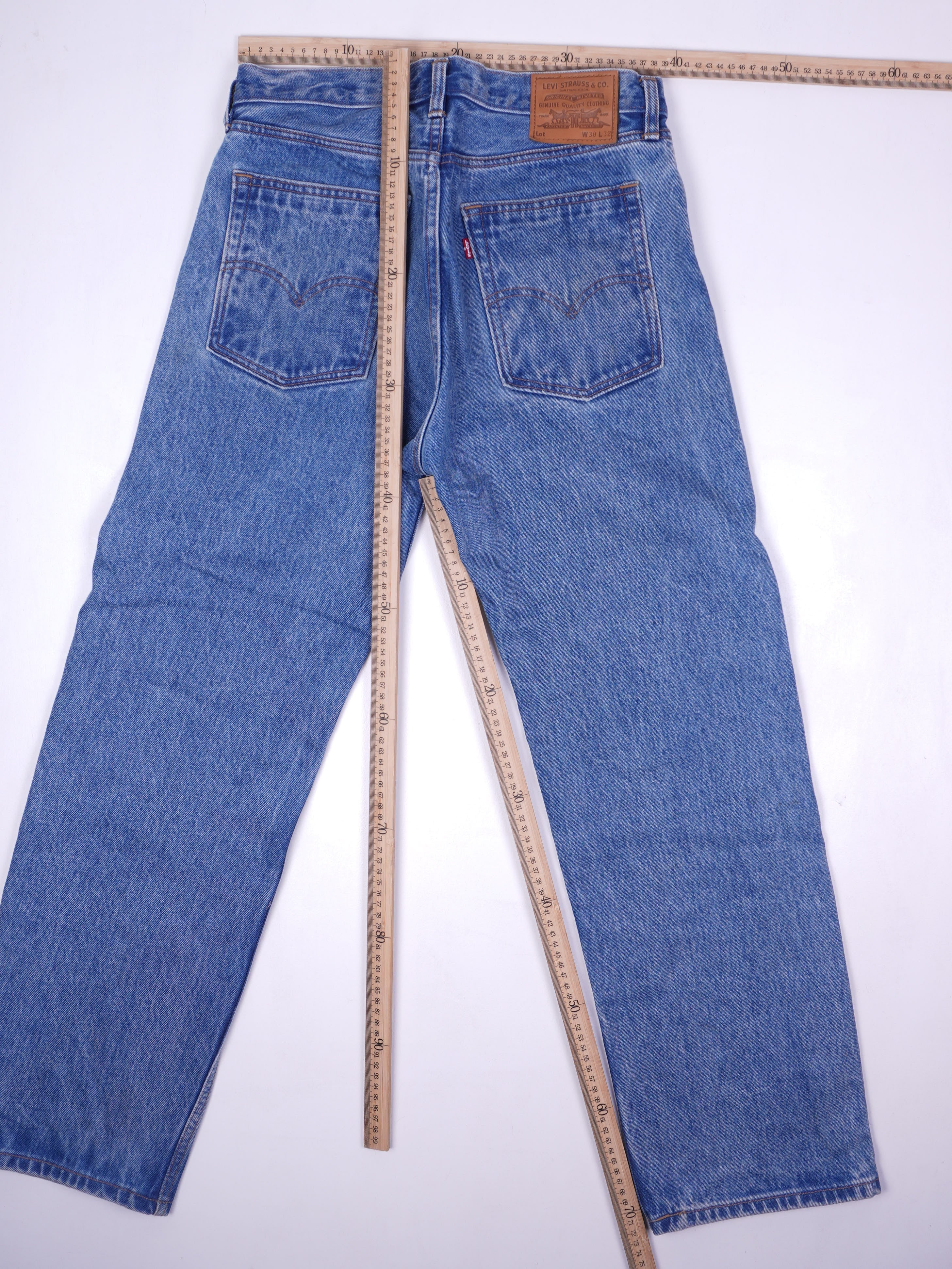 Levis W30 L32 Straight Leg Jeans (W30)