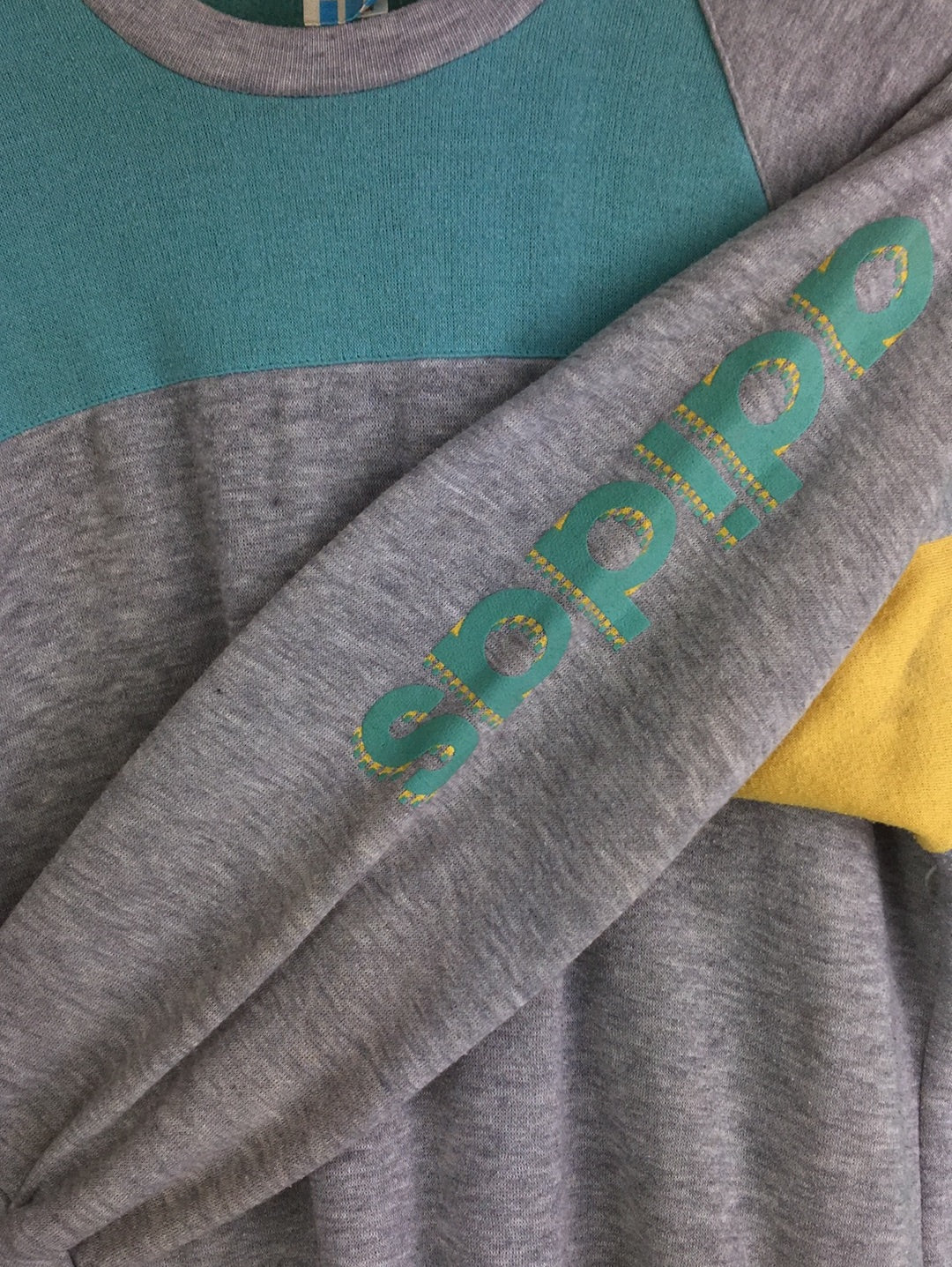 Adidas Sweater (M)