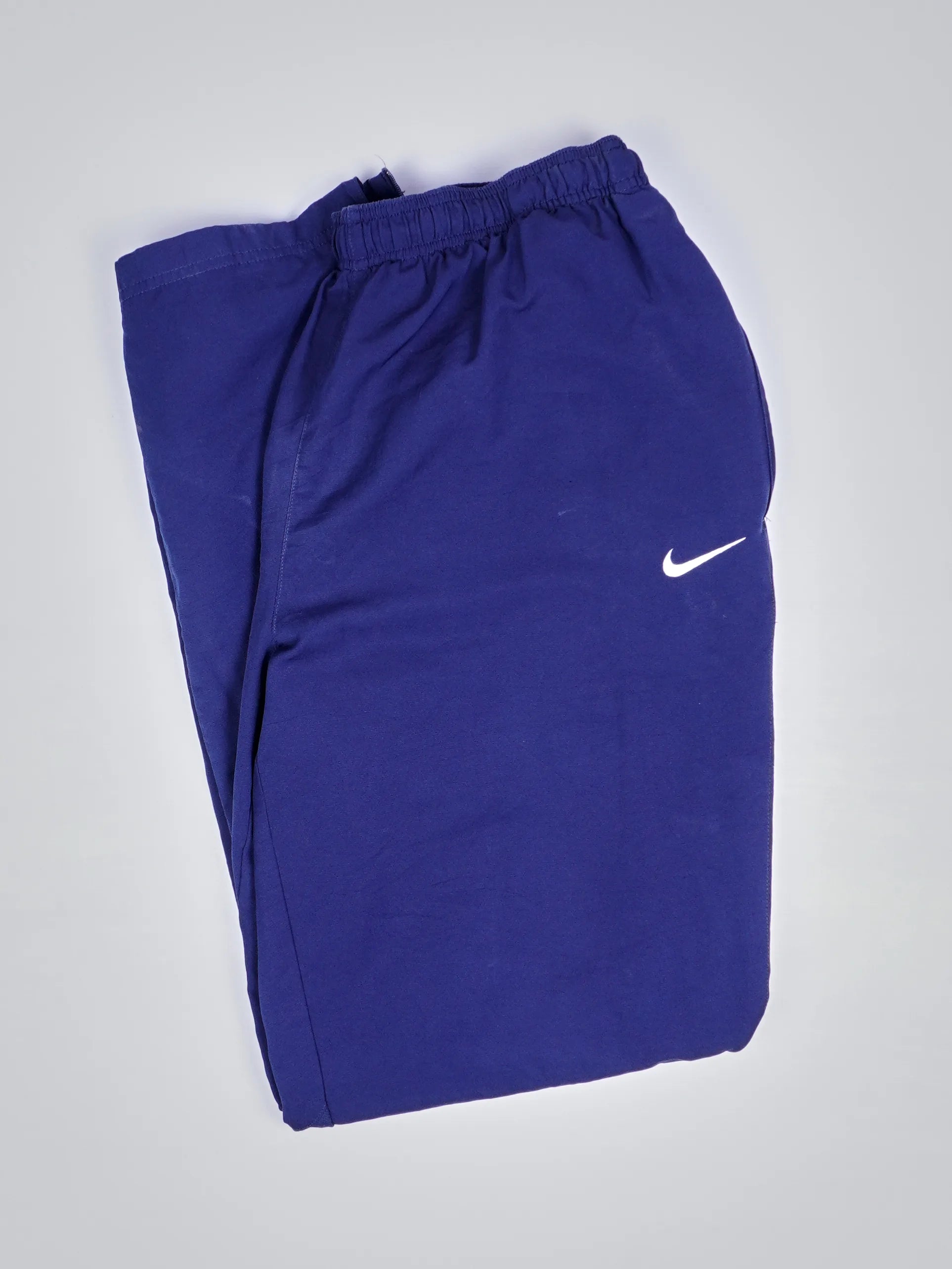 Nike (L)