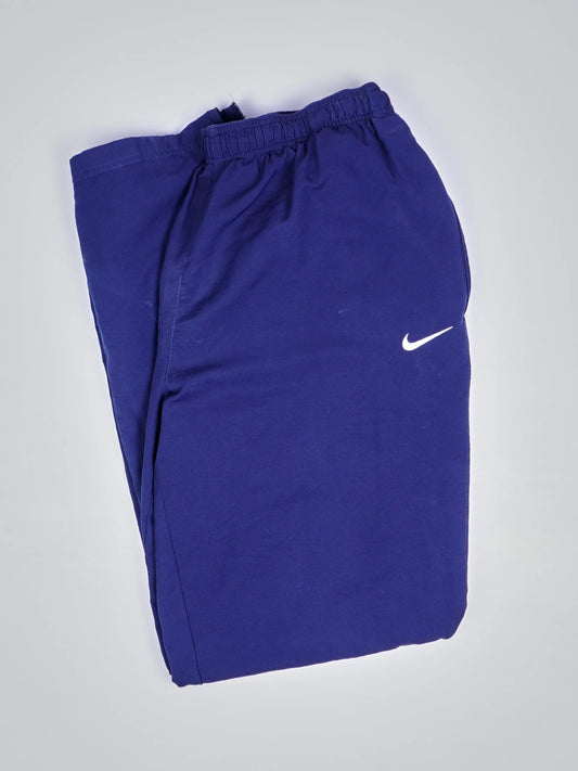 Nike (L)