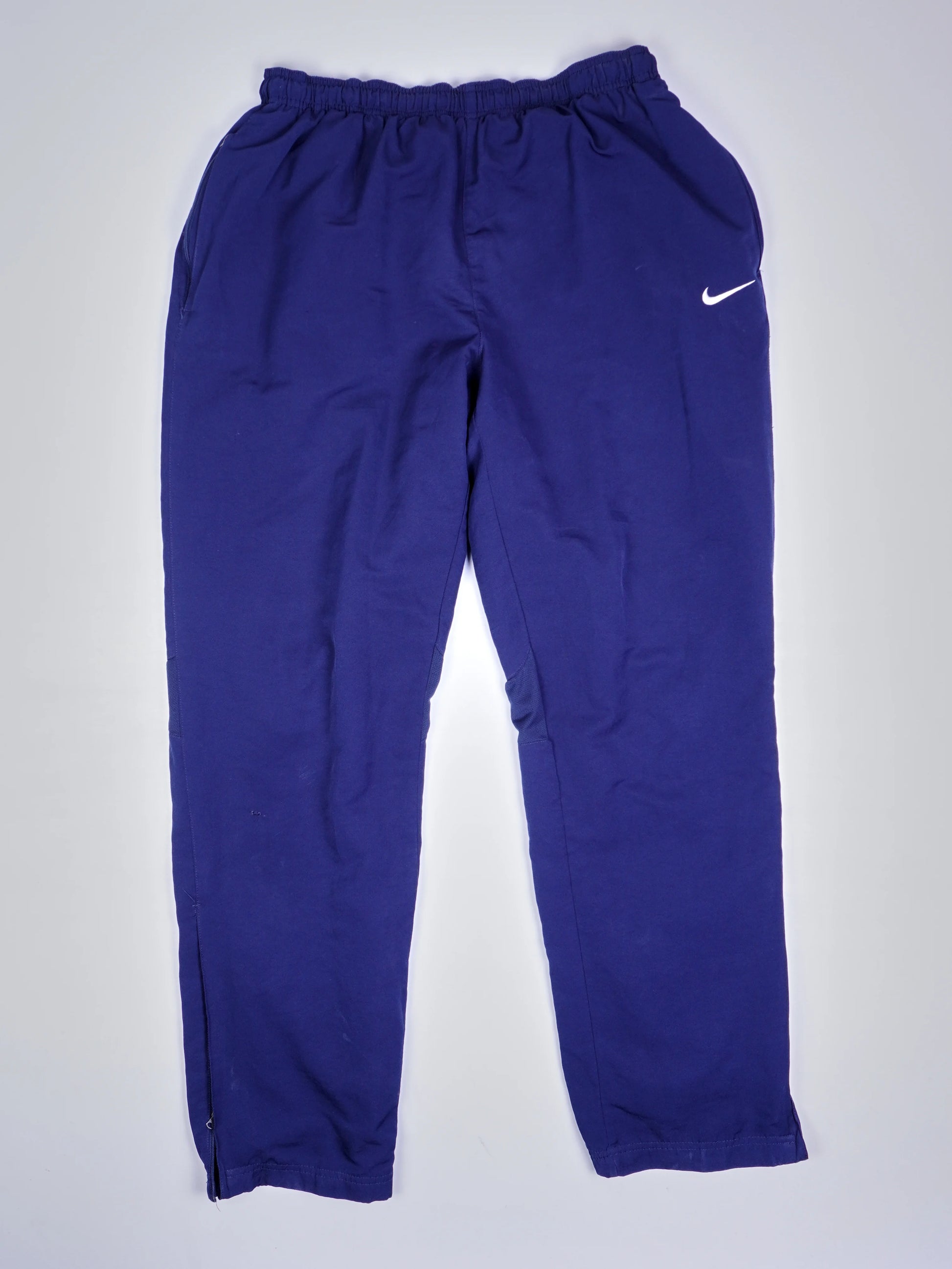 Nike (L)