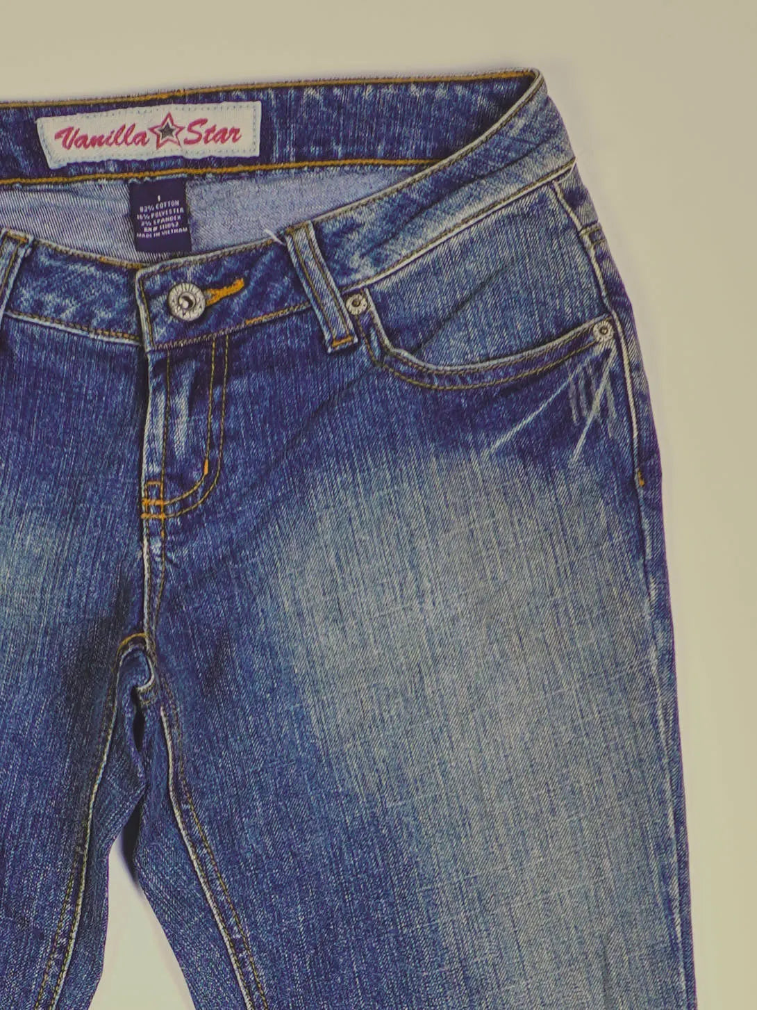 Vintage Vanilla Star Y2K Jeans (W28)