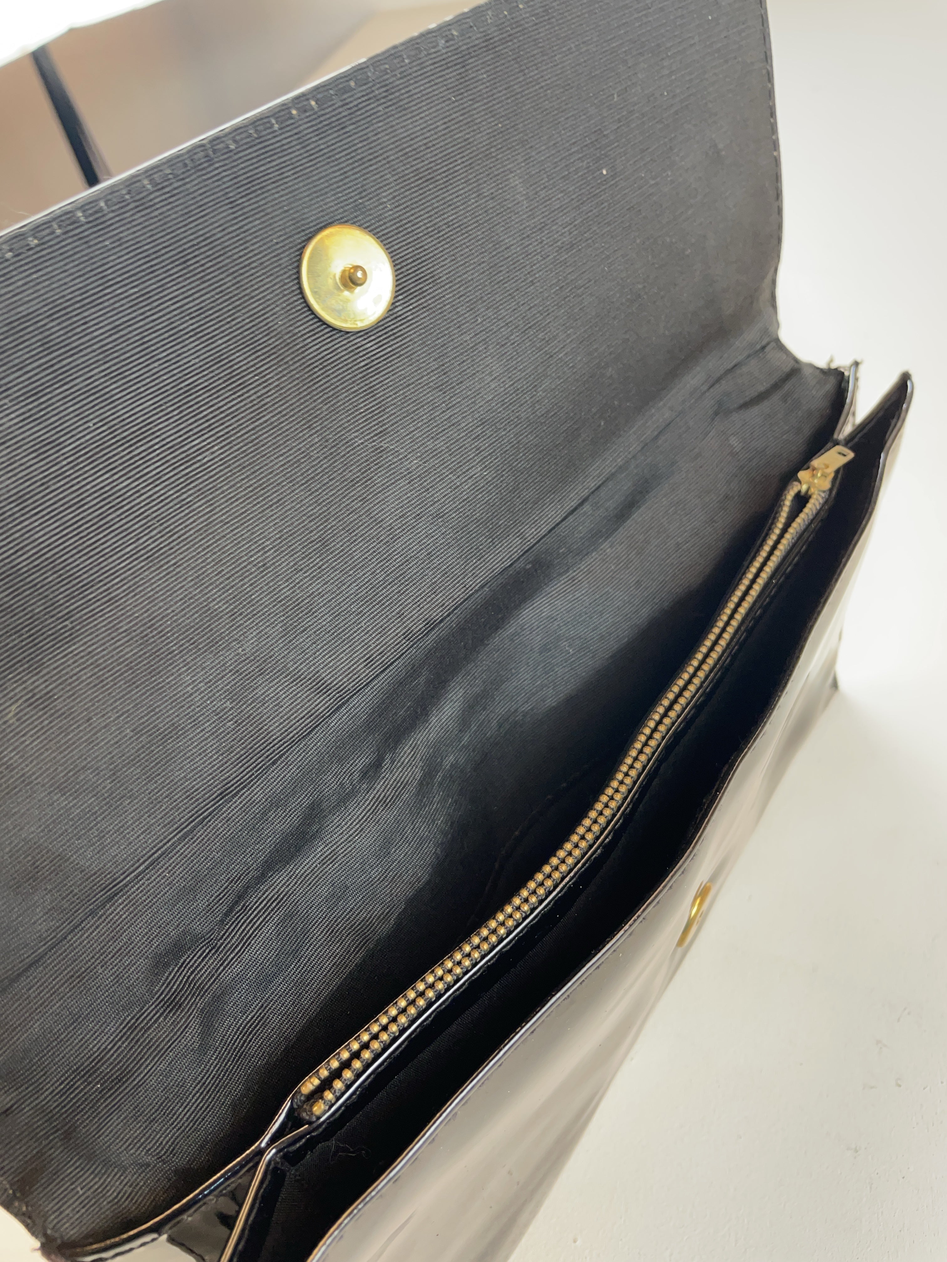 Lackoptik Clutch Tasche Schwarz Y2k